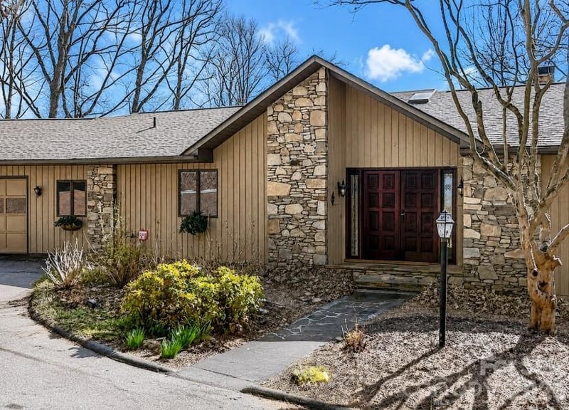 1105 High Vista Dr, Mills River, NC 28759