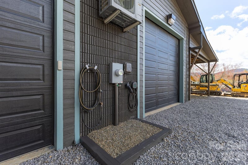 17 Red Leaf Rd, Asheville, NC 28806