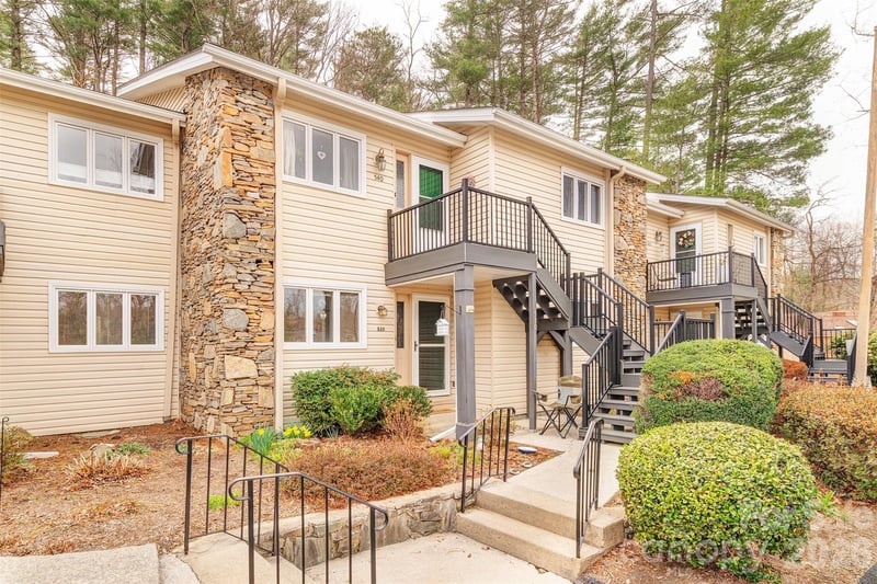 540 Britton Creek Dr, Hendersonville, NC 28791