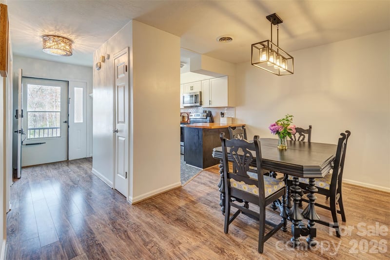 540 Britton Creek Dr, Hendersonville, NC 28791