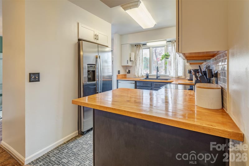 540 Britton Creek Dr, Hendersonville, NC 28791