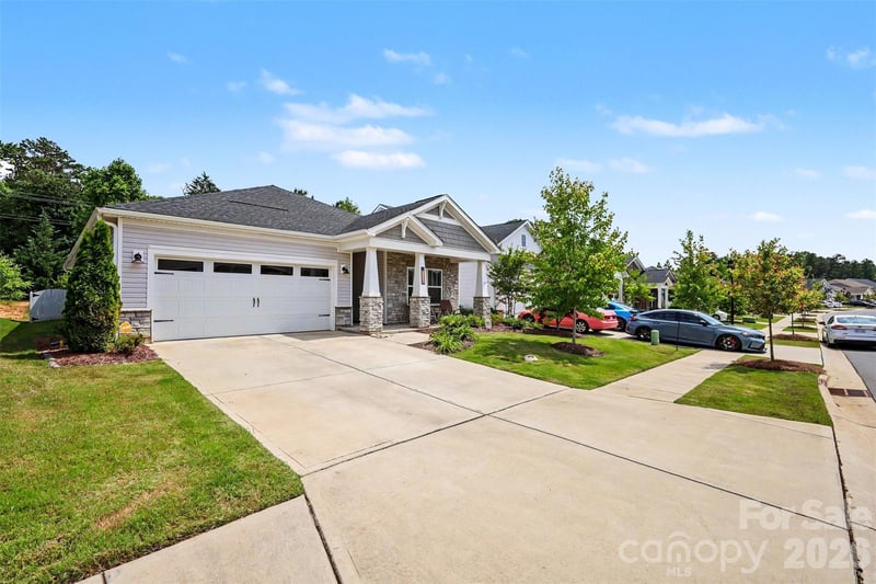 9113 Myrna Dr, Gastonia, NC 28056