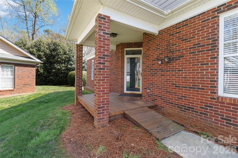 3832 Misty Glen Ct, Matthews, NC 28105