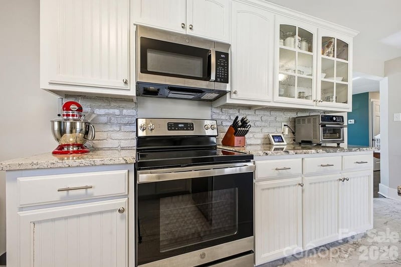 2841 20th St NE, Hickory, NC 28601