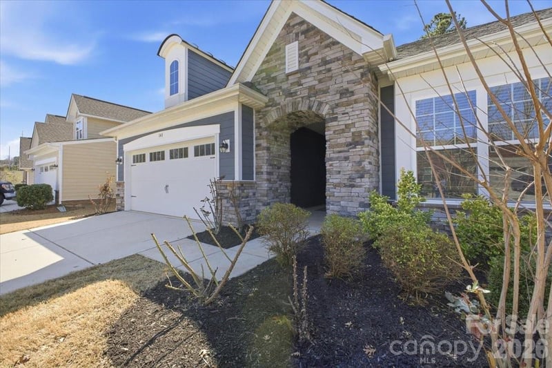 140 Picasso Trl, Mount Holly, NC 28120