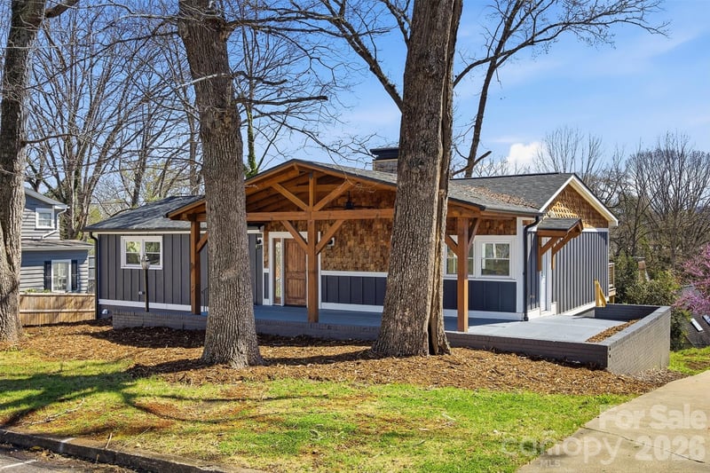 223 Park Dr, Morganton, NC 28655