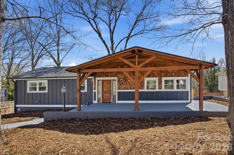 223 Park Dr, Morganton, NC 28655
