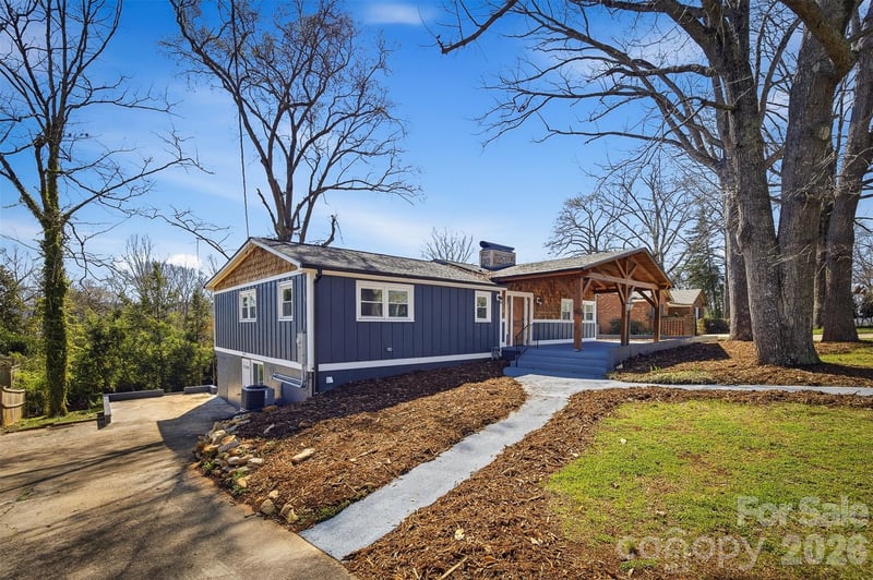 223 Park Dr, Morganton, NC 28655