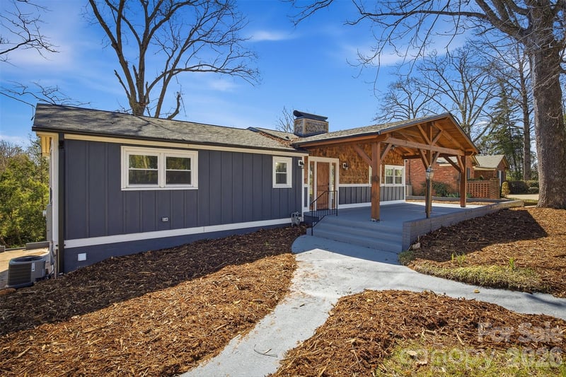223 Park Dr, Morganton, NC 28655