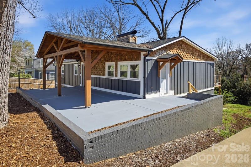 223 Park Dr, Morganton, NC 28655