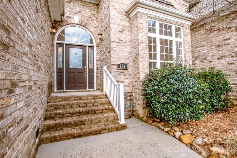 124 Cedar Woods Dr, Mooresville, NC 28117