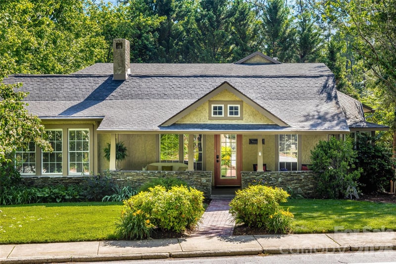 672 Blythe St, Hendersonville, NC 28739