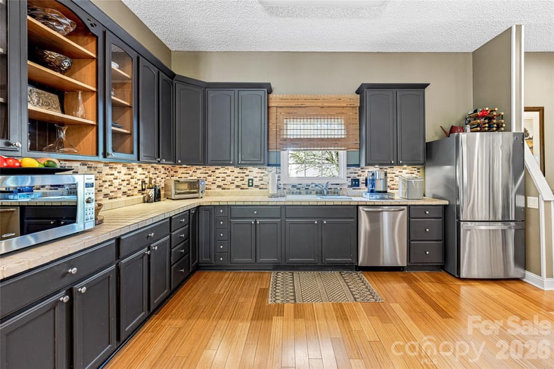 672 Blythe St, Hendersonville, NC 28739