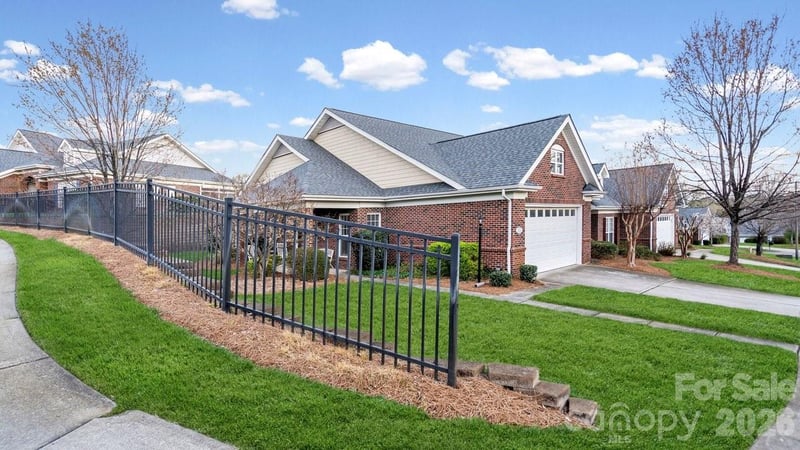 2820 Summer Valley Ct, Charlotte, NC 28269