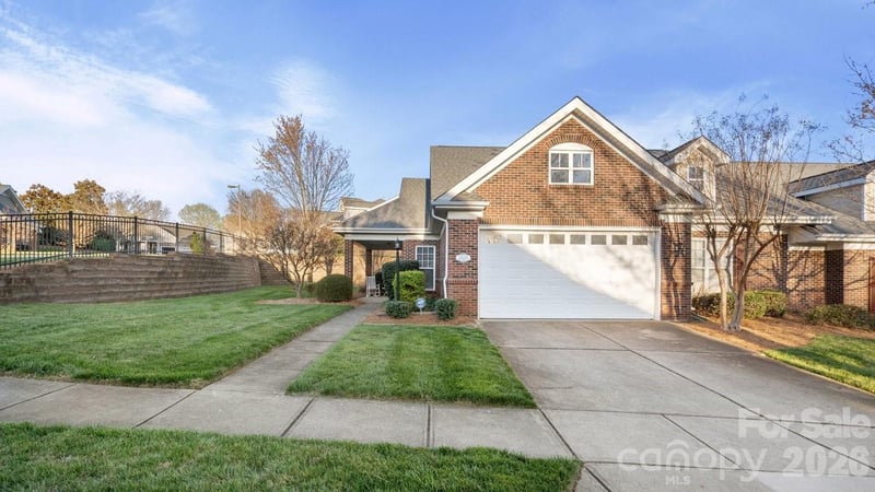 2820 Summer Valley Ct, Charlotte, NC 28269