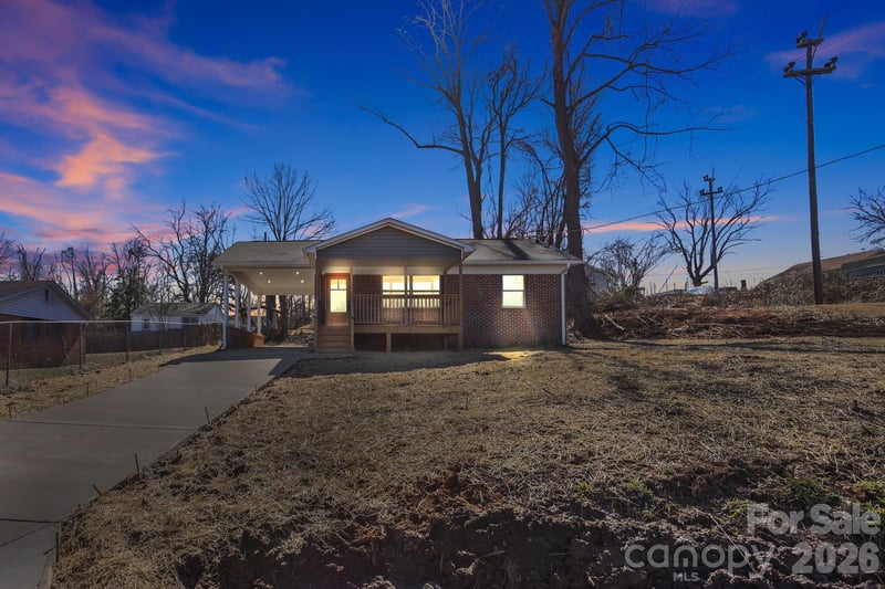 2991 1st Avenue Pl, Hickory, NC 28601
