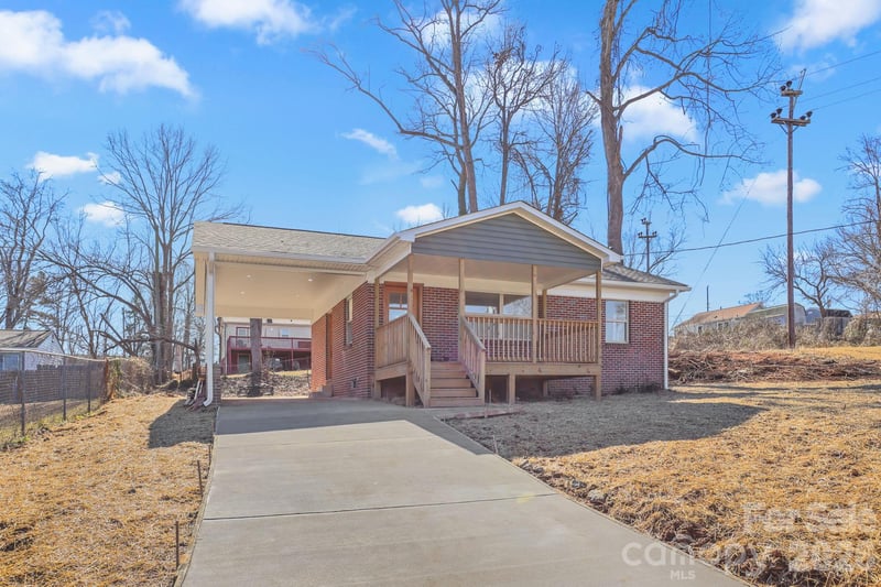 2991 1st Avenue Pl, Hickory, NC 28601