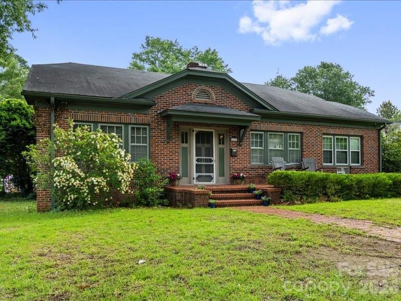 430 3rd St, Cheraw, SC 29520