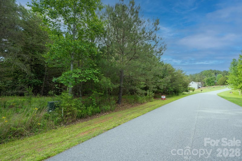 136 Oak Point Ln, Stony Point, NC 27028