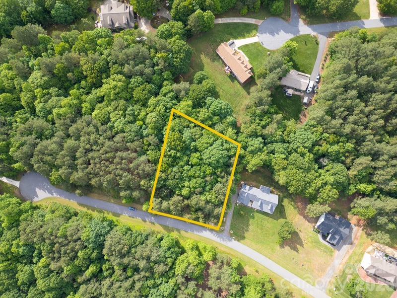 136 Oak Point Ln, Stony Point, NC 27028