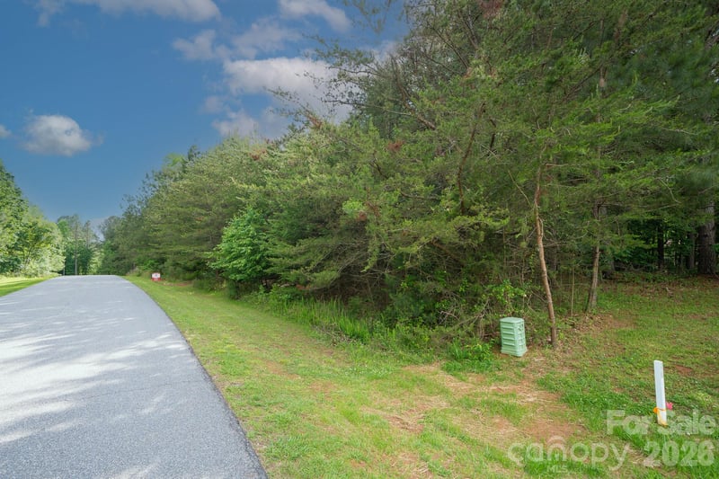 136 Oak Point Ln, Stony Point, NC 27028