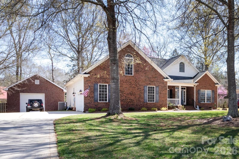 1525 Garrett Landen Dr, Clover, SC 29710