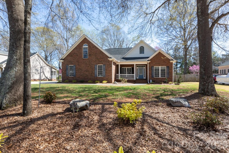 1525 Garrett Landen Dr, Clover, SC 29710
