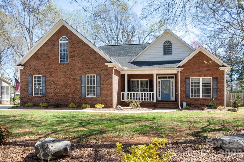 1525 Garrett Landen Dr, Clover, SC 29710