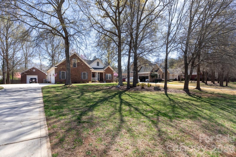 1525 Garrett Landen Dr, Clover, SC 29710