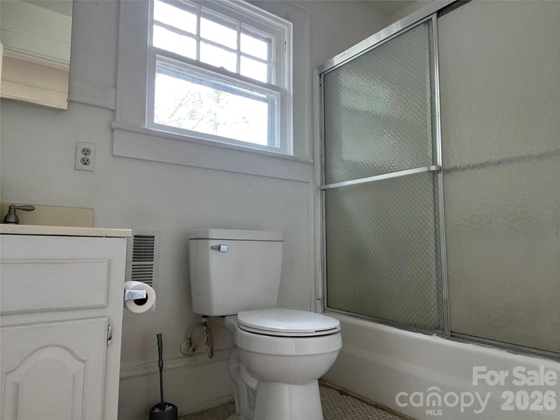 144 Broadway St, Forest City, NC 28043