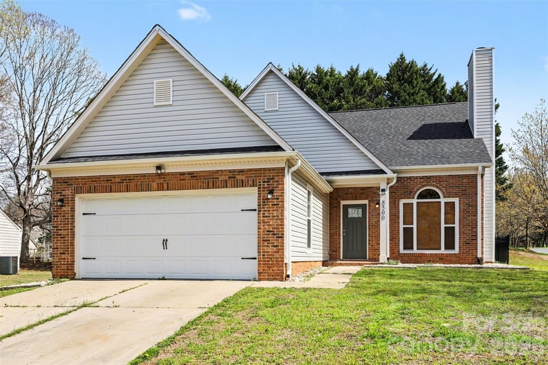 8500 Woodhill Manor Ct, Charlotte, NC 28215