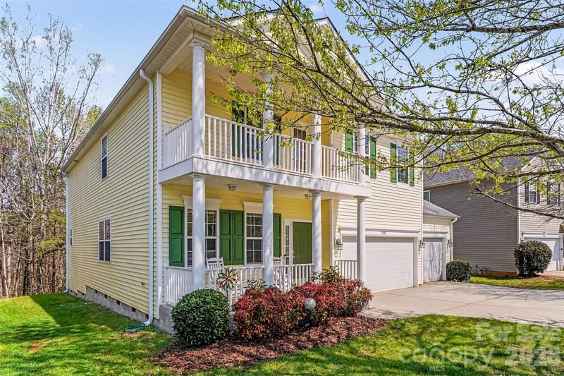 1392 Bottle Brush Ln, Harrisburg, NC 28075