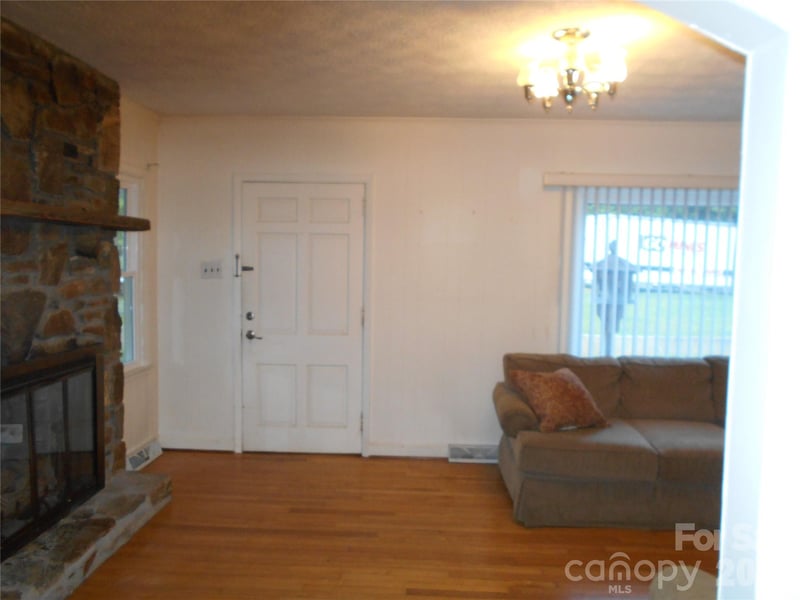 18 Herron St, Black Mountain, NC 28711
