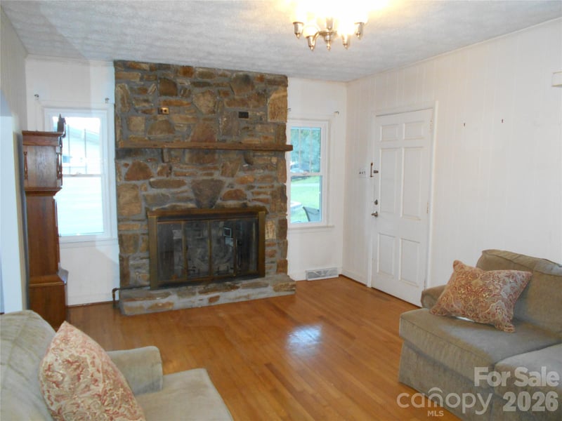 18 Herron St, Black Mountain, NC 28711