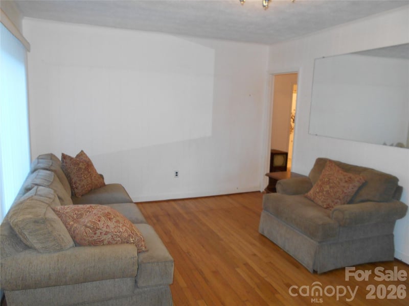 18 Herron St, Black Mountain, NC 28711