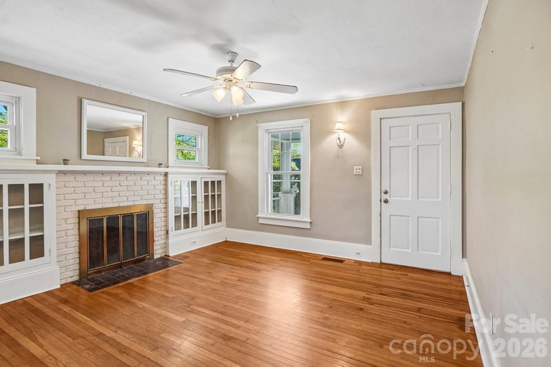 7 Oteen Park Pl, Asheville, NC 28805