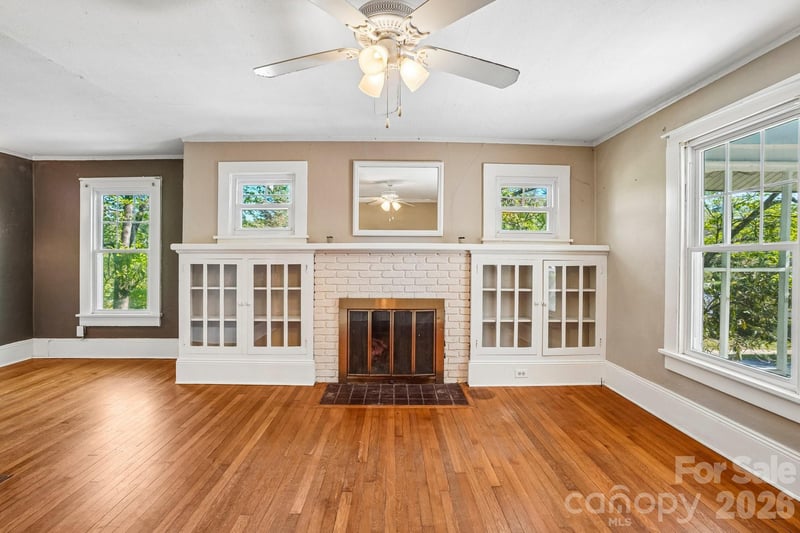 7 Oteen Park Pl, Asheville, NC 28805