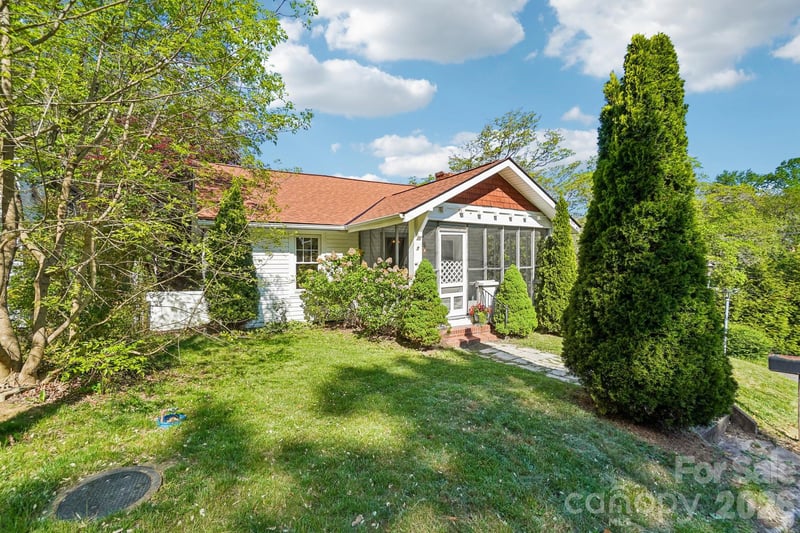 7 Oteen Park Pl, Asheville, NC 28805