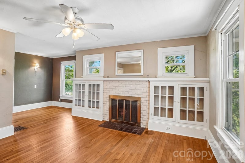 7 Oteen Park Pl, Asheville, NC 28805