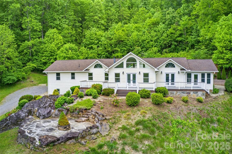 770 Discovery Pl, Sylva, NC 28779