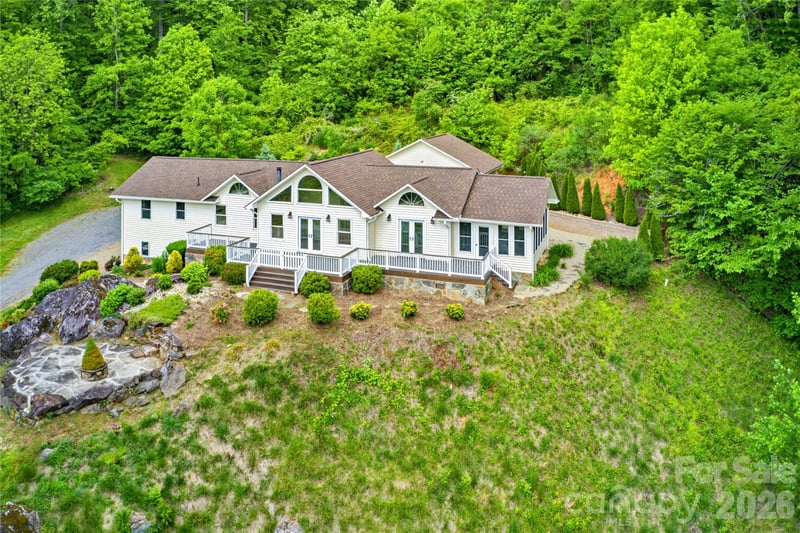 770 Discovery Pl, Sylva, NC 28779