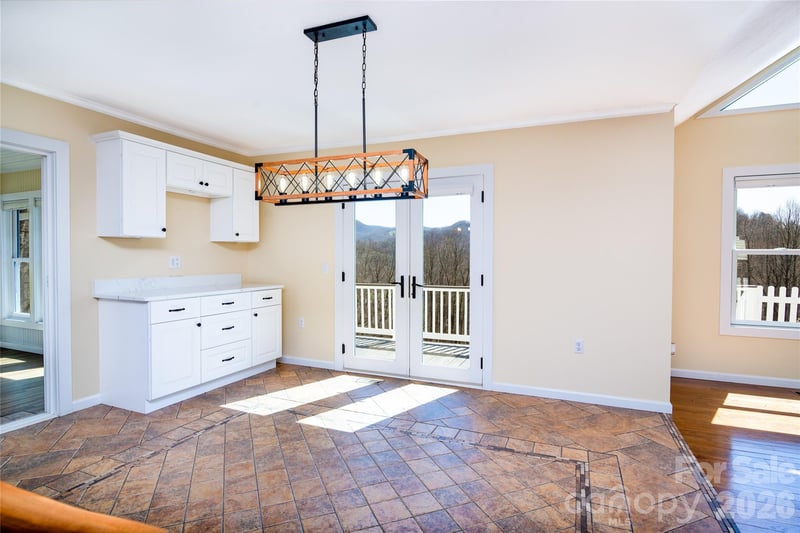 770 Discovery Pl, Sylva, NC 28779