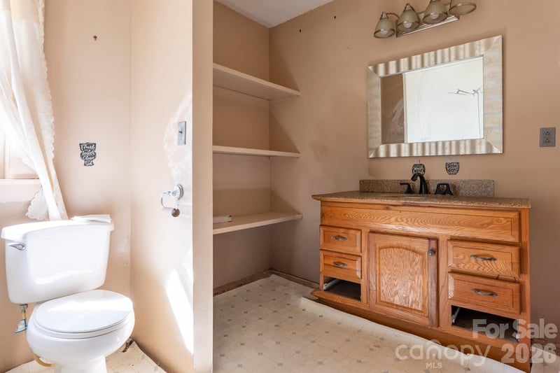 218 28th St, Newton, NC 28658