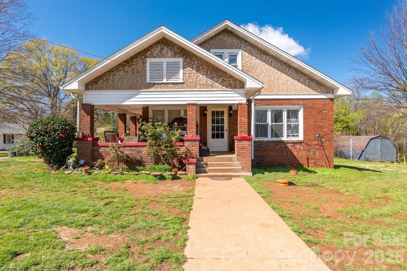 218 28th St, Newton, NC 28658