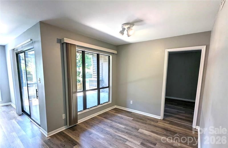 8021 Cedar Glen Dr, Charlotte, NC 28212