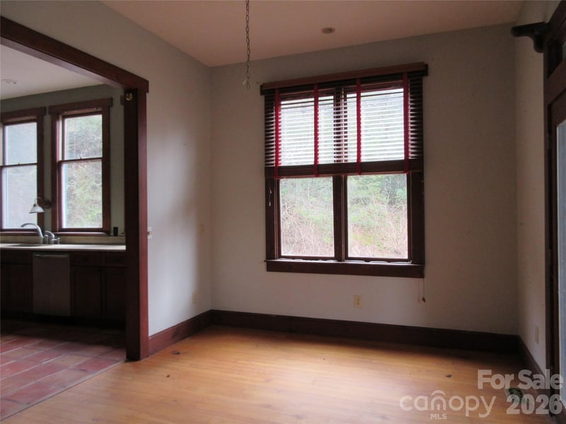 373 Shumont Rd, Black Mountain, NC 28711