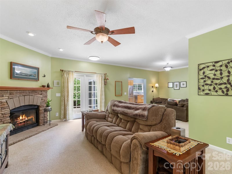 33 Copper Penny Ln, Burnsville, NC 28714