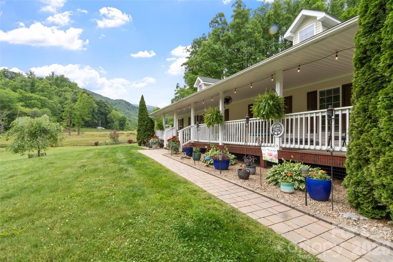 33 Copper Penny Ln, Burnsville, NC 28714