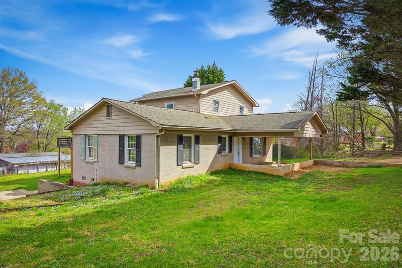 1095 Elm Cir, Granite Falls, NC 28630