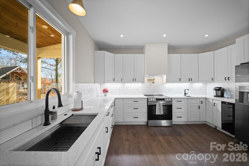 75 Scott Meadows Dr, Asheville, NC 28806